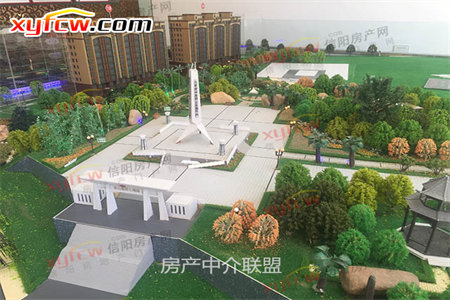 城华龙西苑四室两厅两卫精装出售有公用停车位